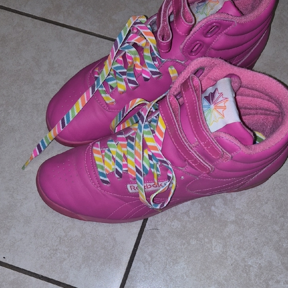 Reebok Kids Vibrant Pink Sneakers with Rainbow Laces - Picture 4 of 4